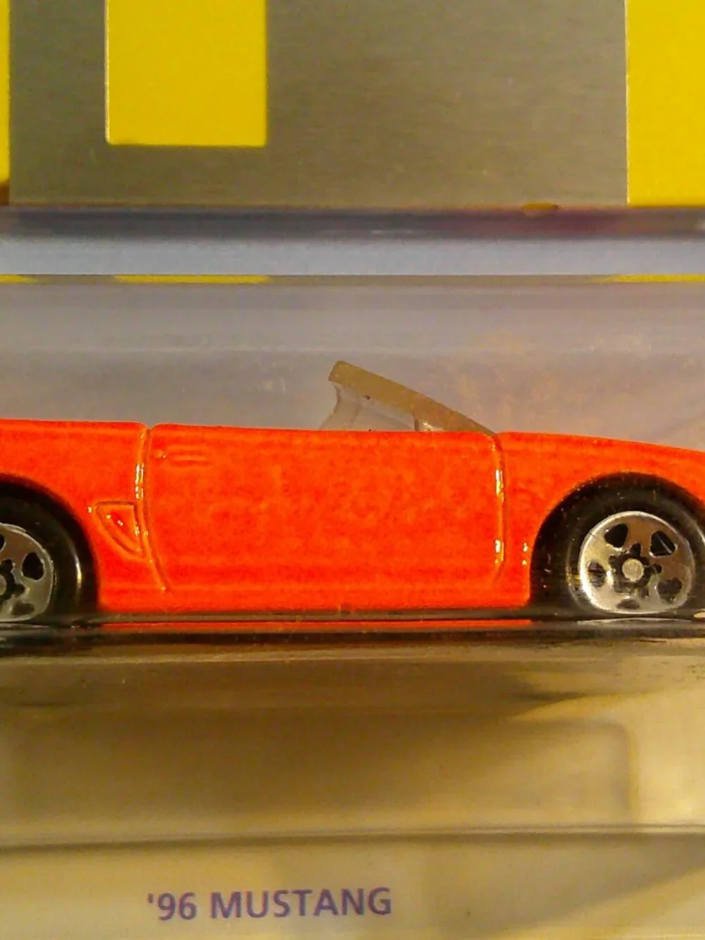 Hot Wheels COMPUTER CARS 1995 - 1996 MUSTANG Convertible - NEON ORANGE NIP